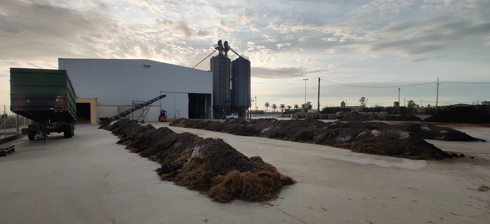 EcoCastells — hileras de compost