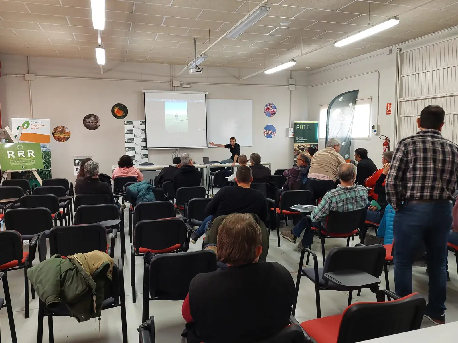 Sesión de formación con agricultores